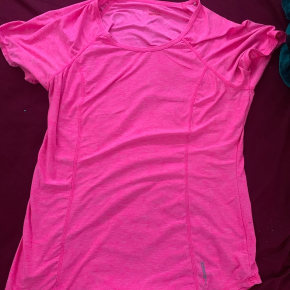 Pink Gym Shark shirt - Picture 2 of 3